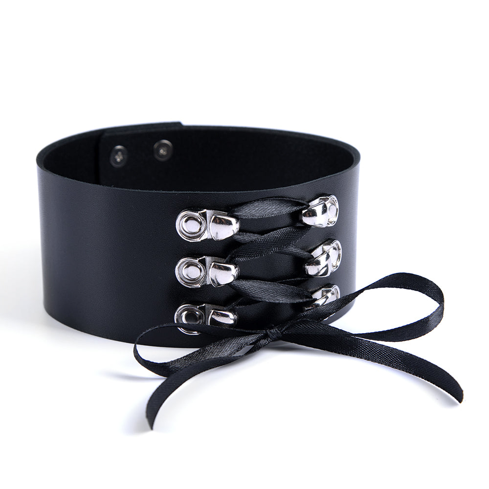 Choker necklace with black lace