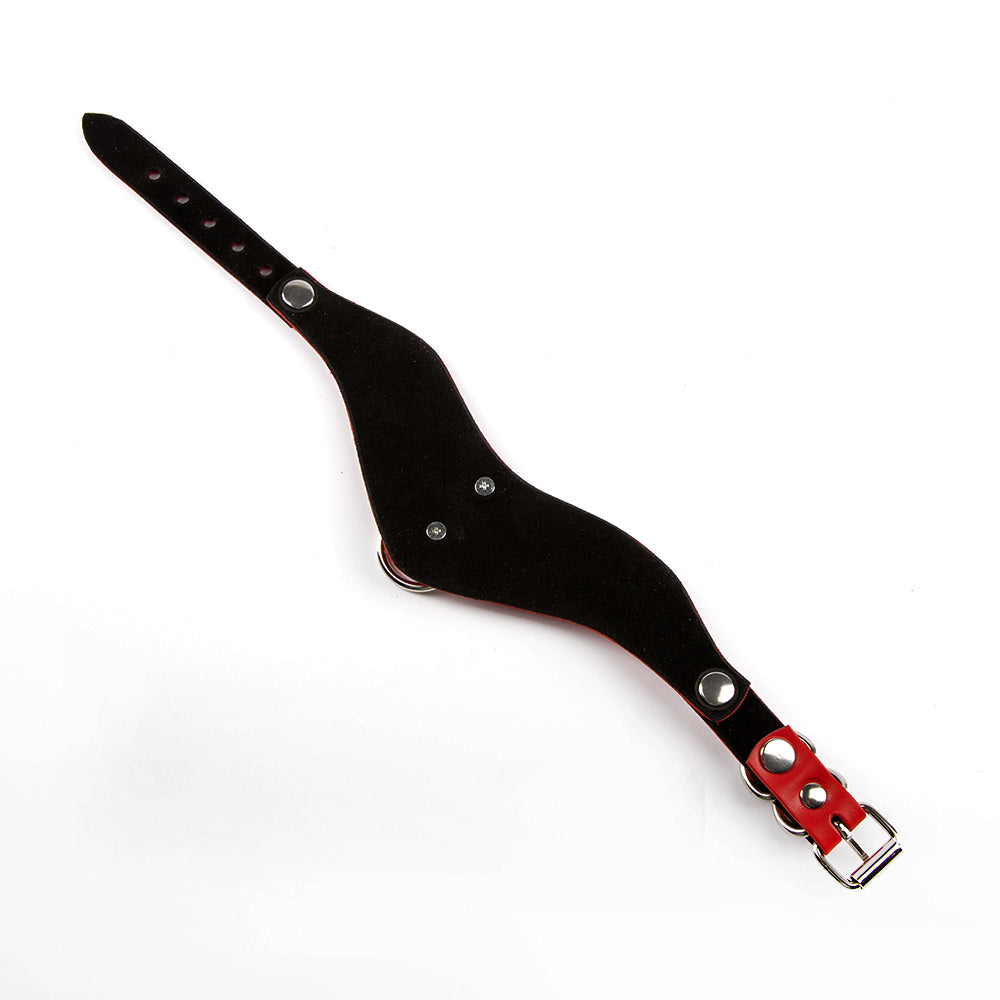 Curved leather choker on lining