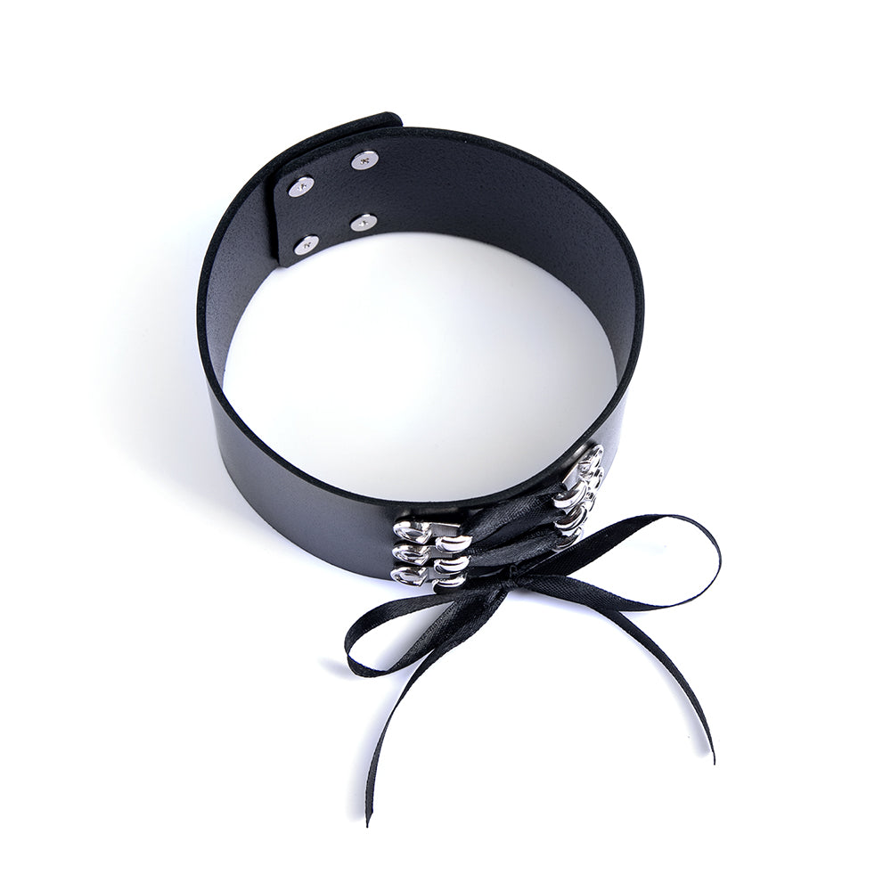 Leather choker with lace
