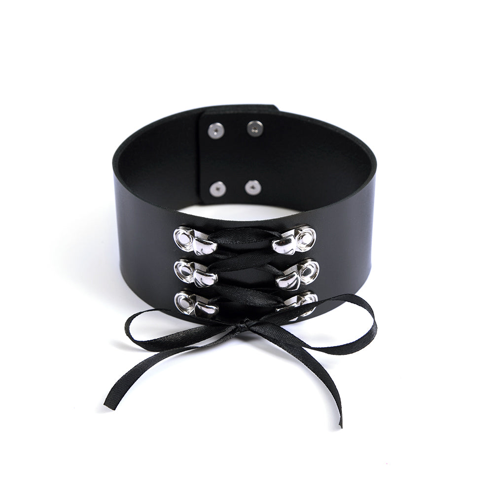 Lace choker from natural leather