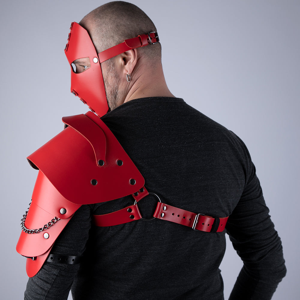 Leather pauldron with chain